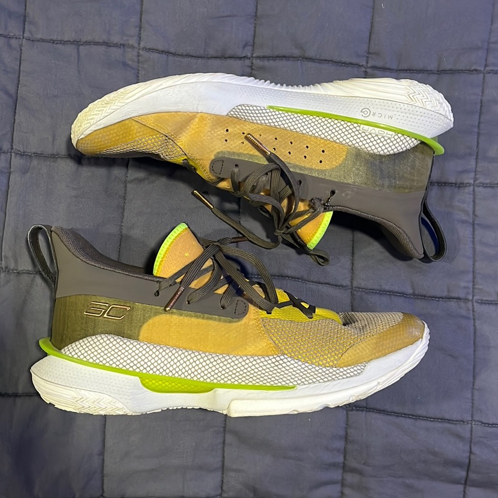 steph curry, under aurmor basketball shoes